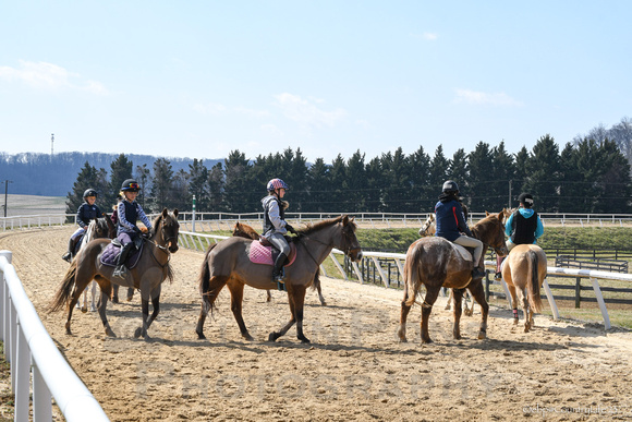 23 Pony Racing around the track-5299